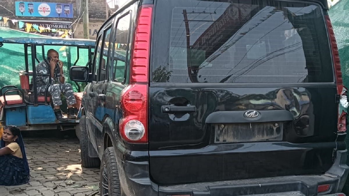 hazaribagh police clash with villagers in jailma over mobile theft investigation