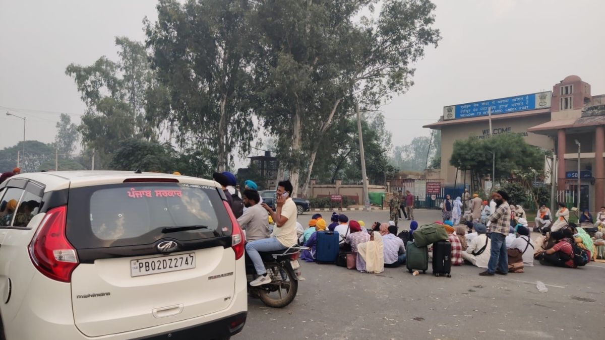 1942 sikh pilgrims depart for pakistan via attariwagah border