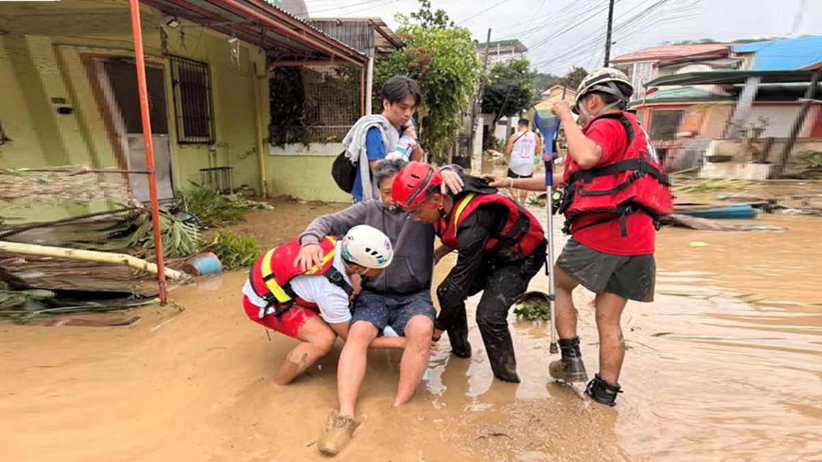 typhoon kalmaegi wreaks havoc in the philippines killing 40 people