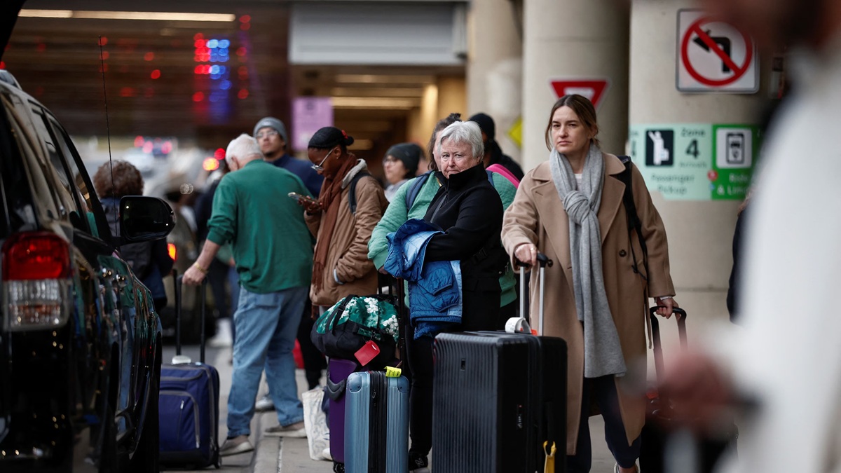 us shutdown reaches 35 days airlines at risk of collapse