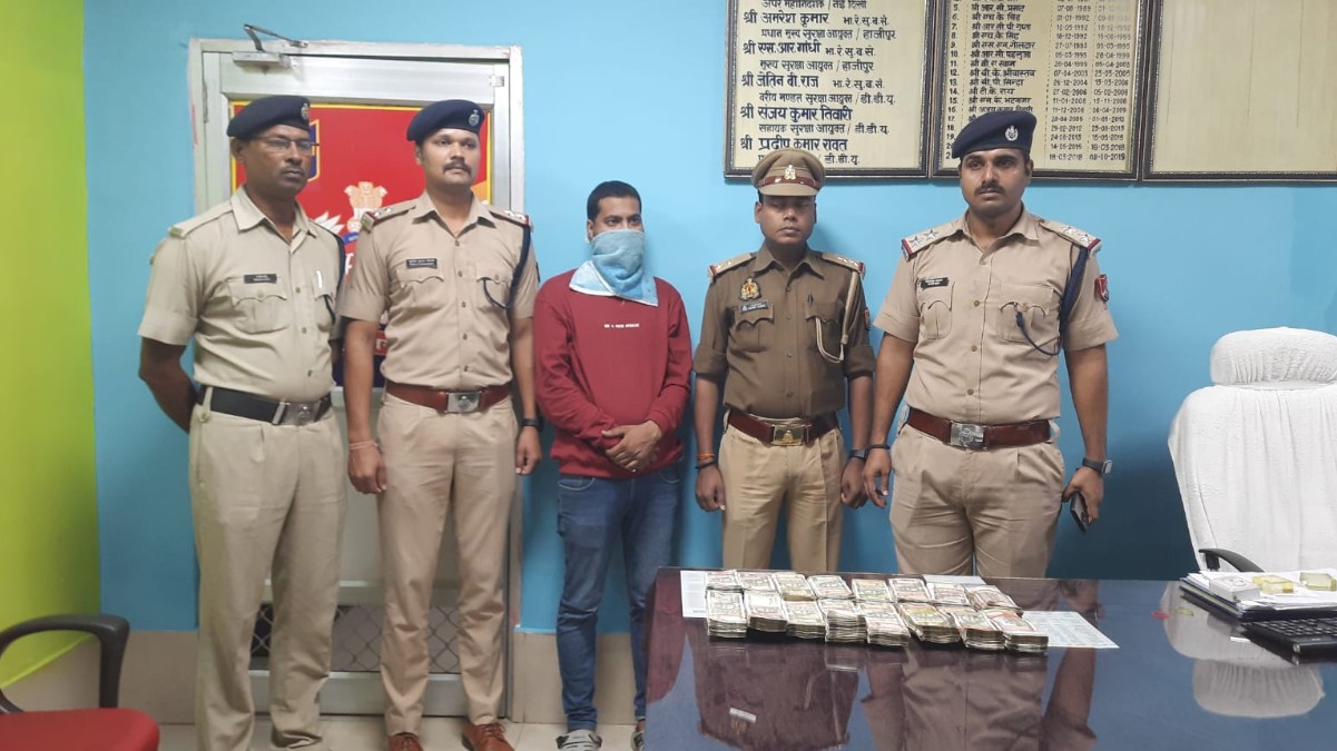 16 lakh rupees recovered at pt deen dayal upadhyaya junction one arrested