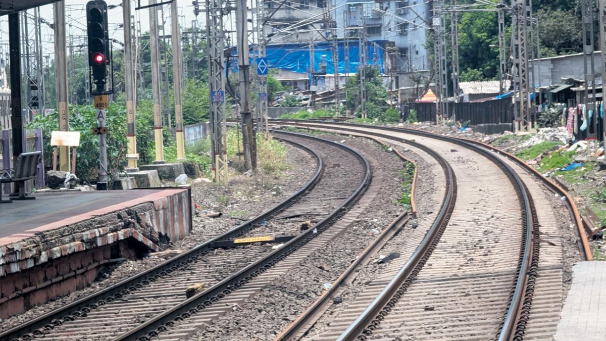 mumbra train accident faulty welding led to tragedy investigation reveals