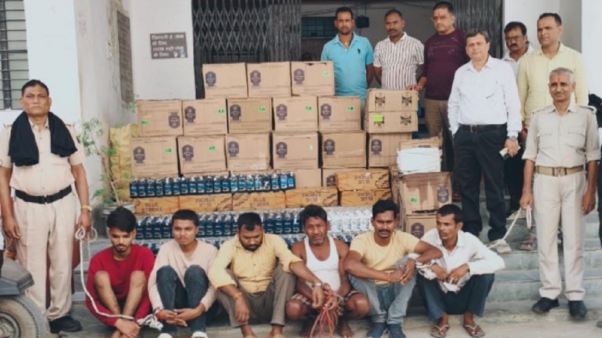 three arrested with liquor packed in thermocol from delhi to muzaffarpur via courier