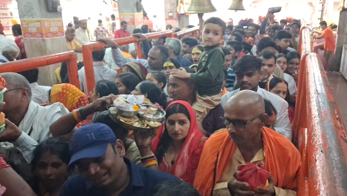 devotees thronged the vindhyadham in mirzapur offering prayers and making wishes