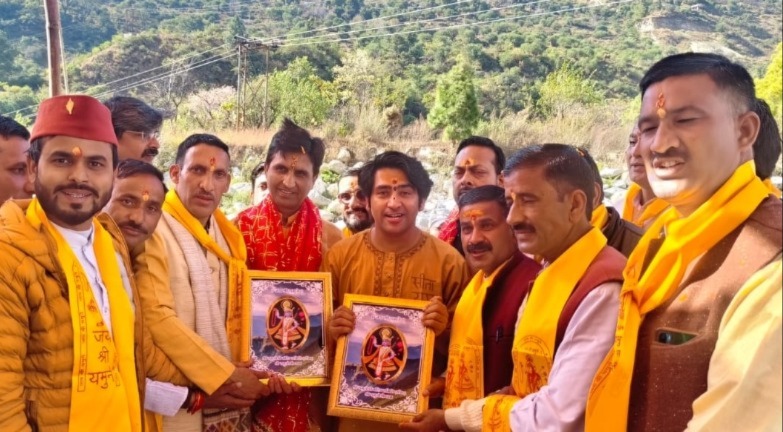 dhirendra shastri kumar vishwas perform yamuna pujan in uttarkashi