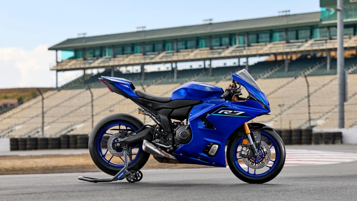 new yamaha r7 unveiled features revised chassis 6axis imu and 5inch tft screen