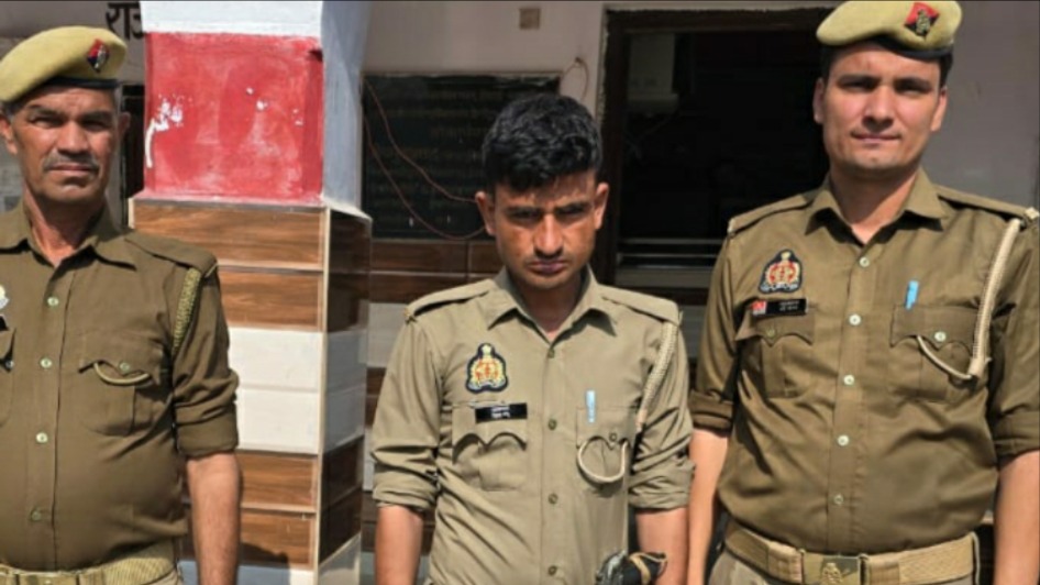 fake police officer arrested in sambhal for extortion attempt