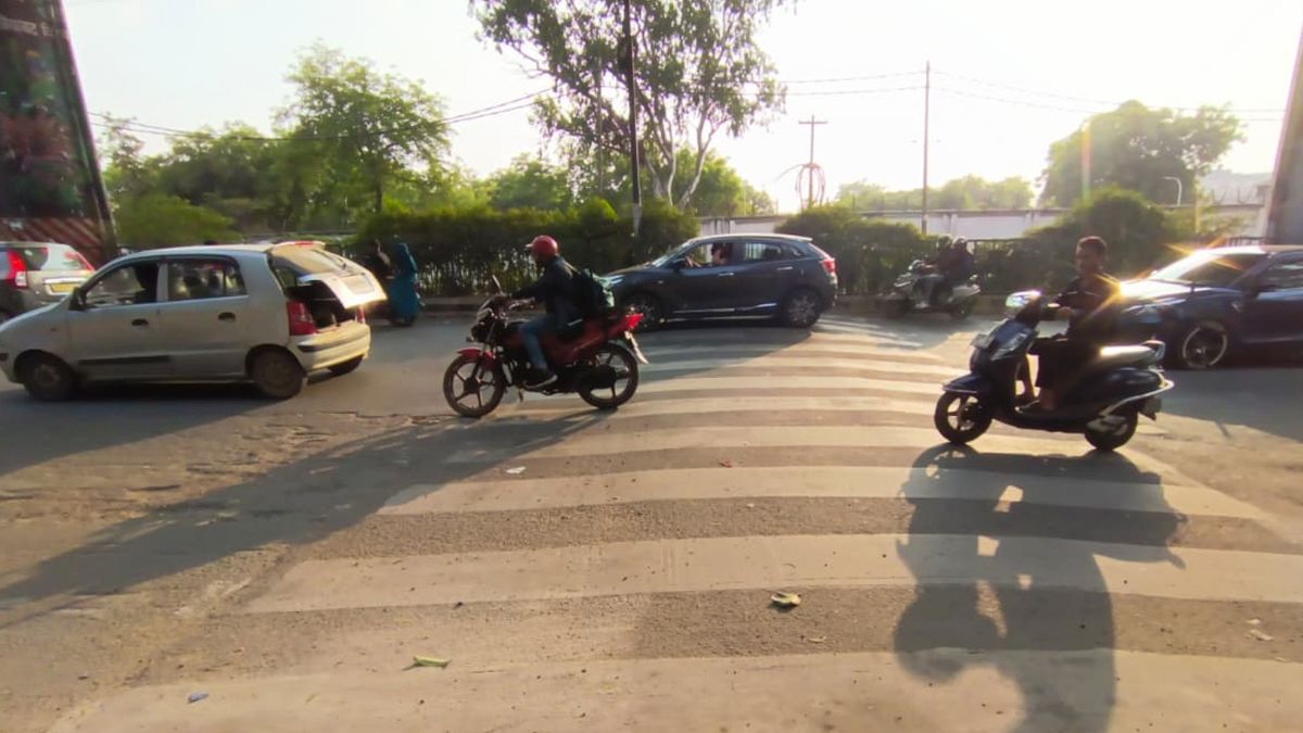 ghaziabad speed bumps potholes increase back pain patients