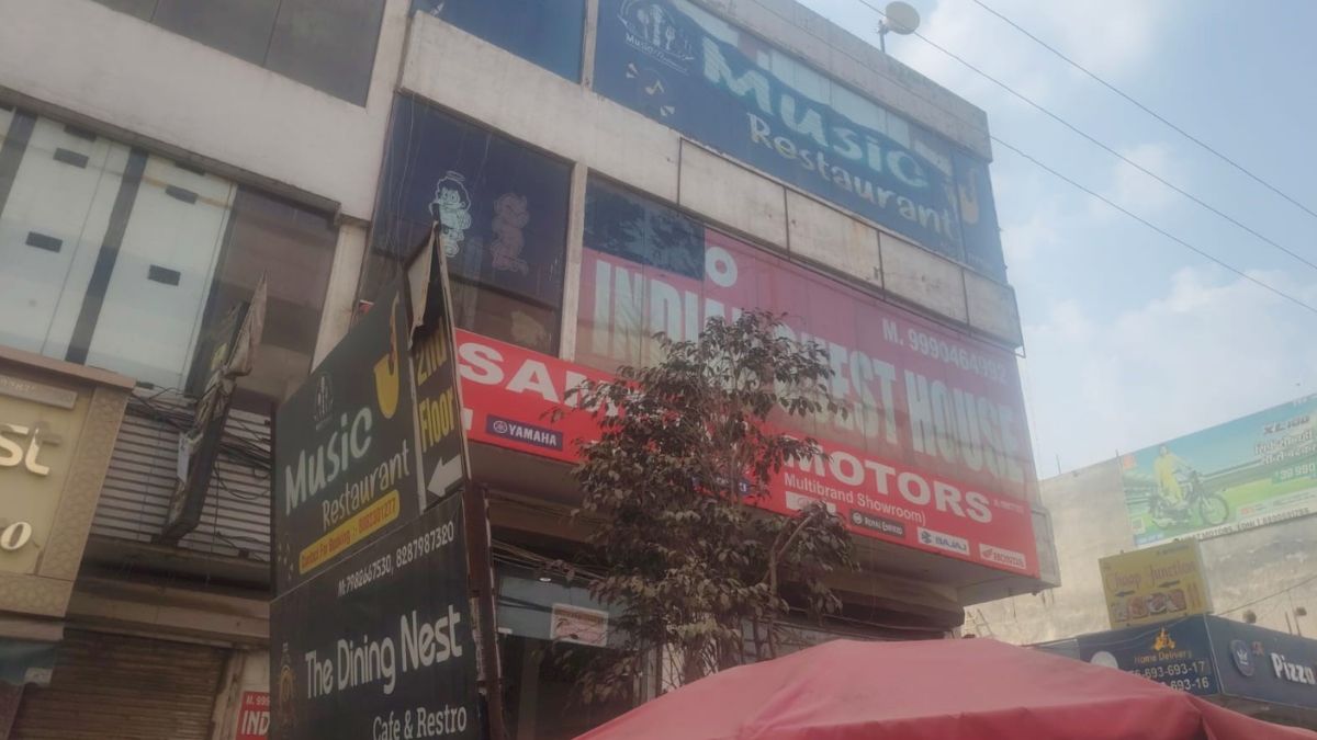 ghaziabad hookah bar busted near police station two arrested