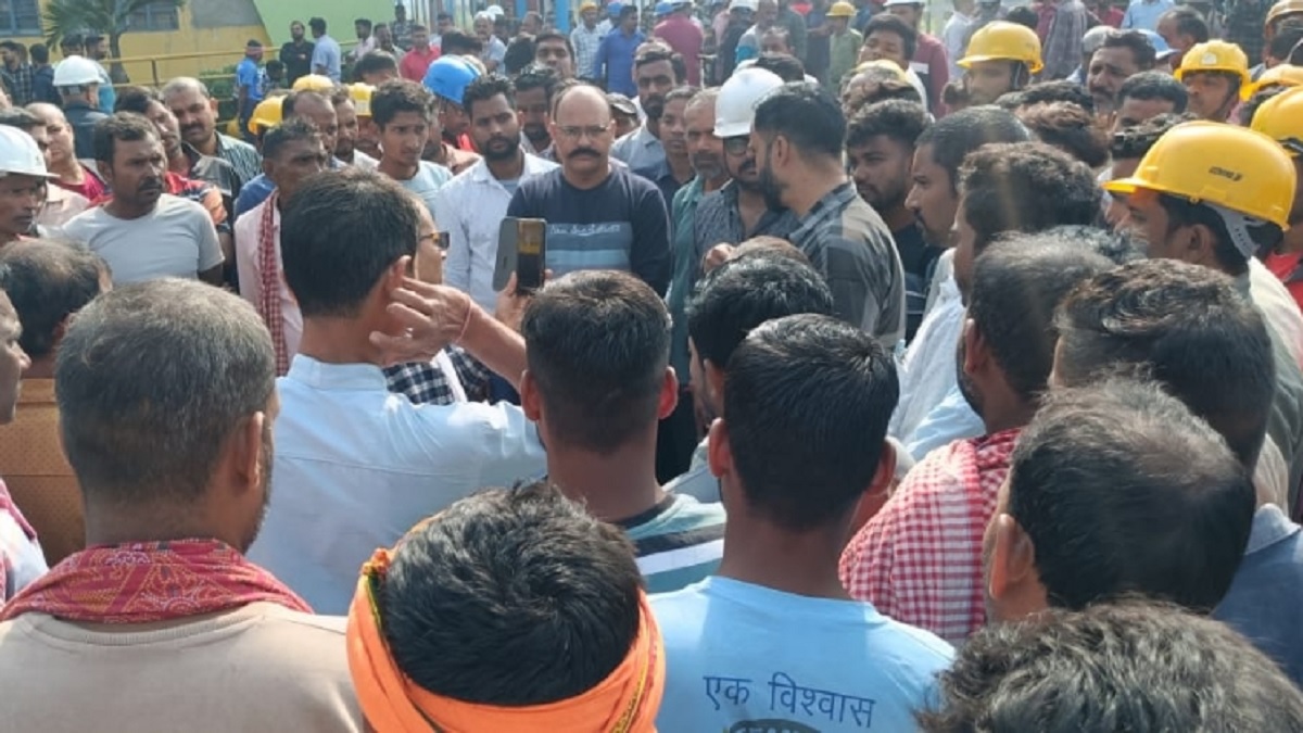 koderma thermal plant laborer death protests halt work
