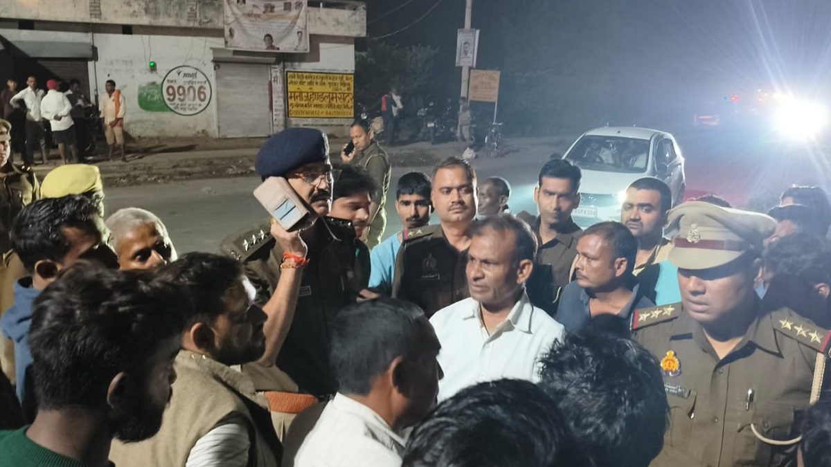 prayagraj road accident fruit vendor dies as tractor trolley crashes in karchhana