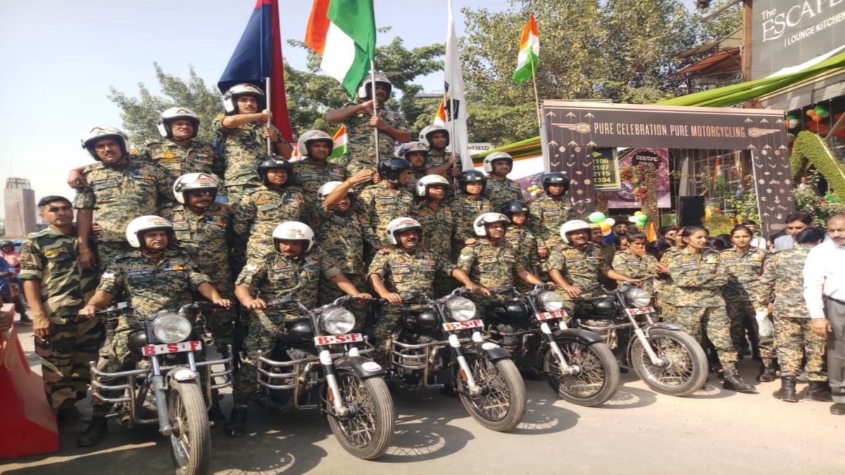 bsf jaanbaj seema bhawani team of bullet riders made world record in national unity day welcomed at agra royals