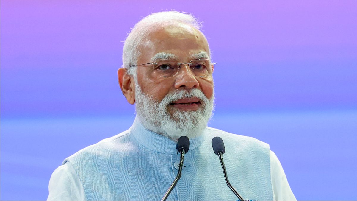 pm modi varanasi visit to flag off 4 new vande bharat express trains