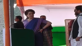 सीतामढ़ी में सभा को संबोधित करतीं प्रियंका गांधी। जागरण