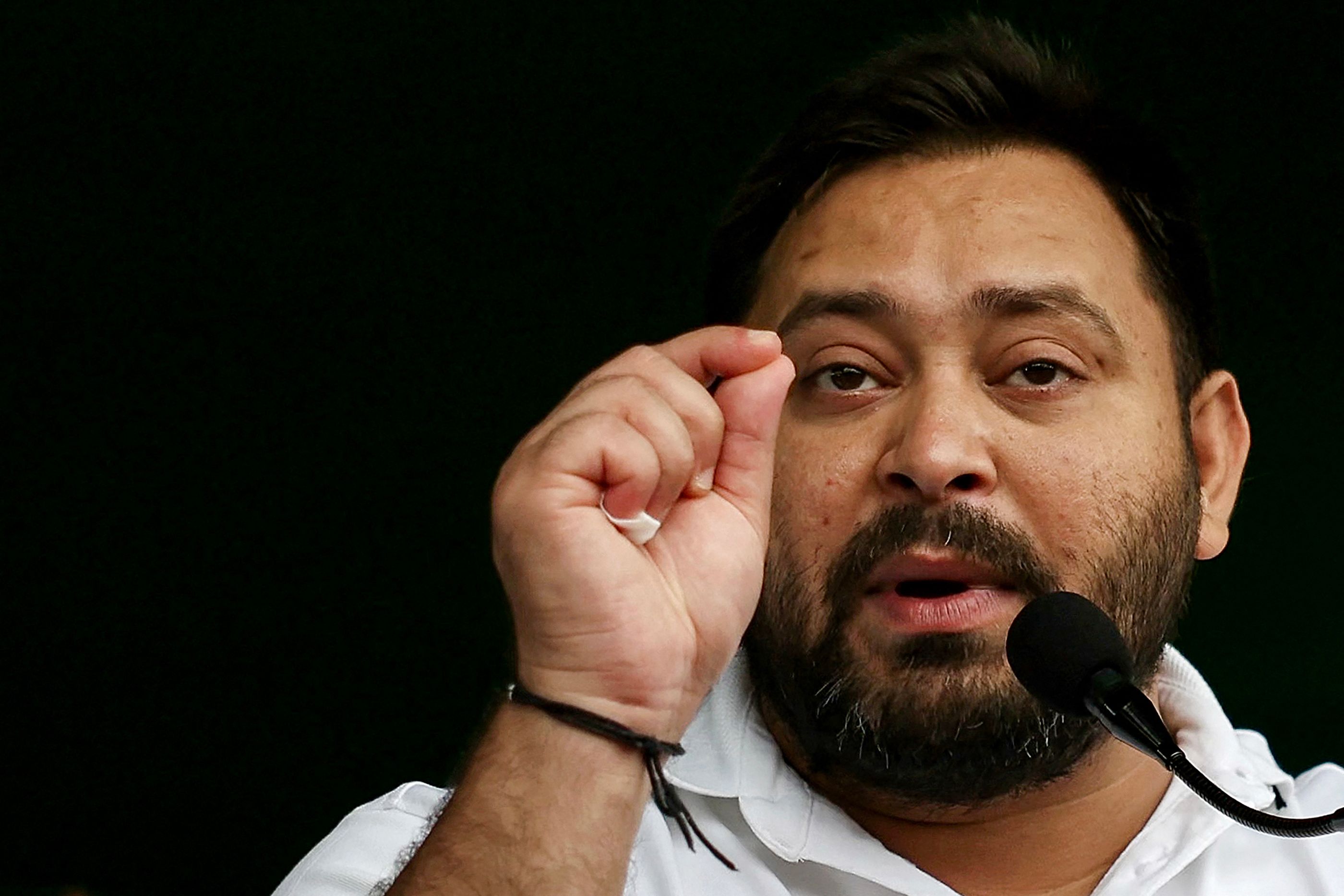 bihar elections rjd alleges power cuts at polling booths ec responds