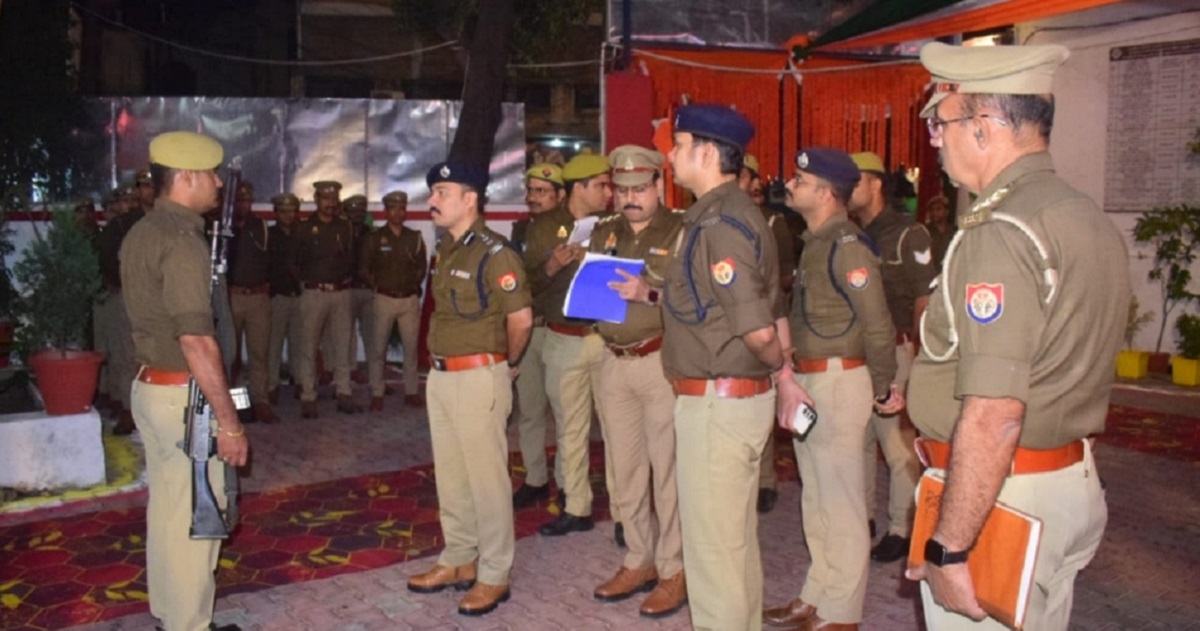 meerut police officers lack pistol tear gas training