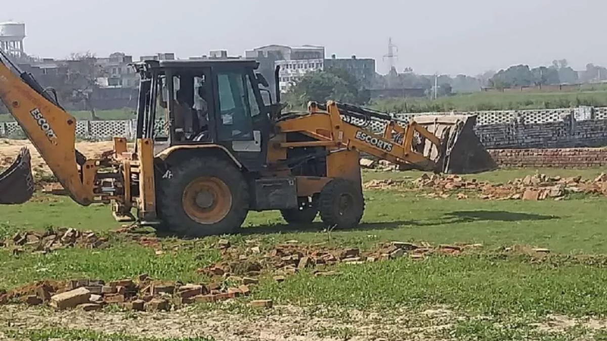 lucknow 18 illegal constructions sealed in gomti nagar bijnaur ashiana