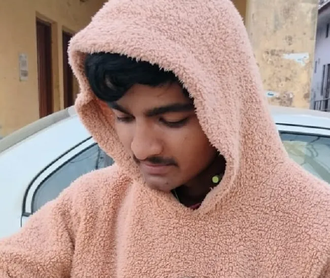 मुझे 47 की उम्र में नौकरी मिली, कभी भी सफल हो सकते हैं, पिता की इस बातों का नहीं पड़ा फर्क, बीकॉम में फेल होने पर छात्र ने लगा लिया फंदा
