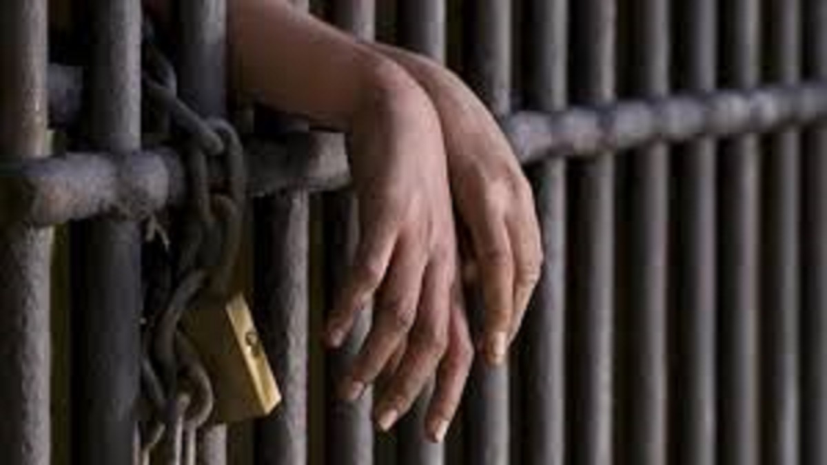 chit fund accountant and contract employee sent to jail for arrested red handed taking bribe in prayagraj