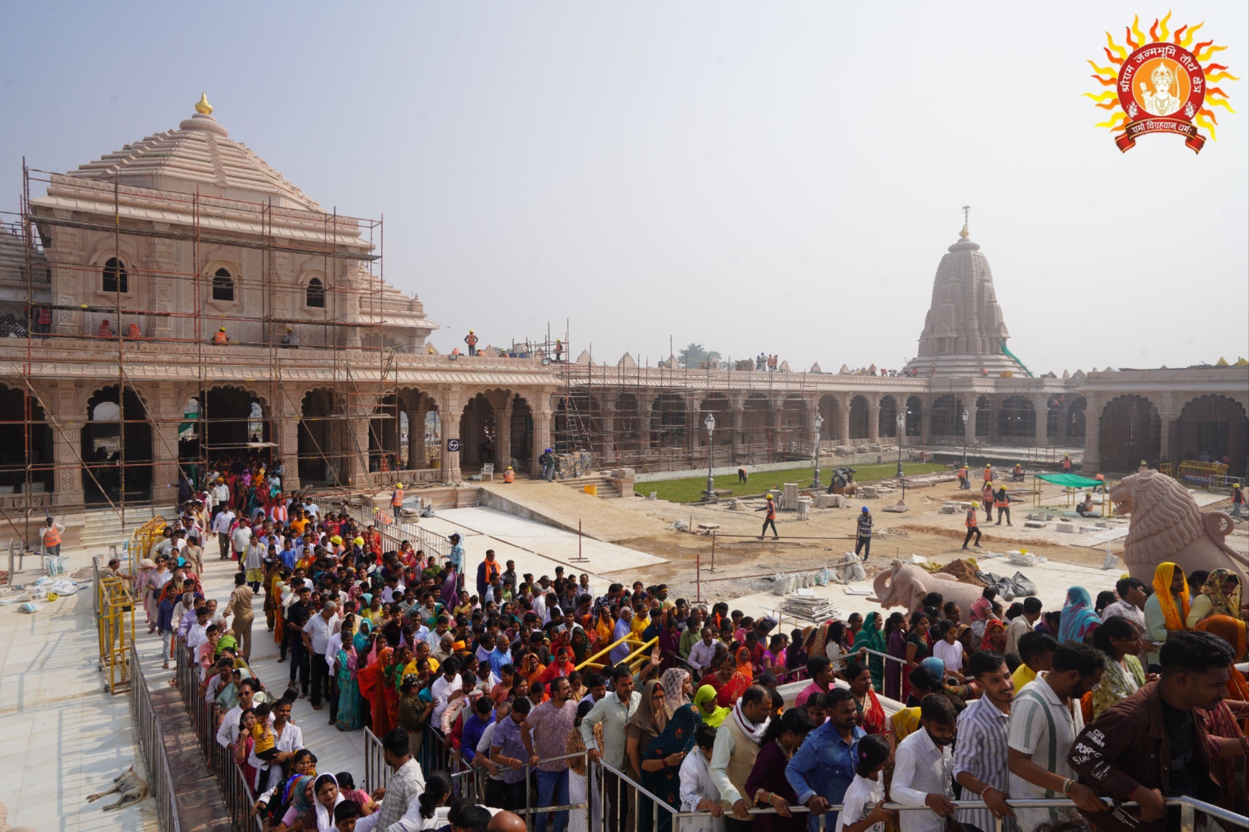 ram mandir darshan long queues devotee surge in ayodhya