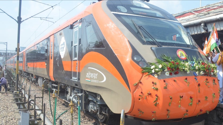 vande bharat express connects sitapur route schedule benefits