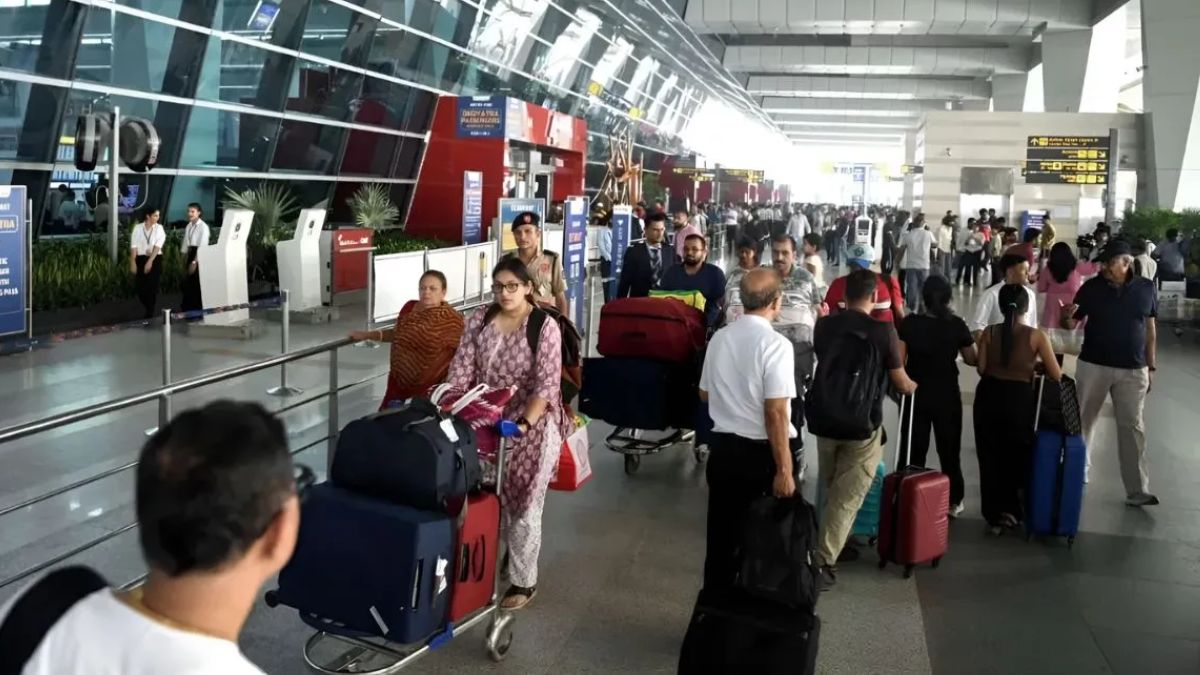 flight delays at delhi airport due to atc system malfunction