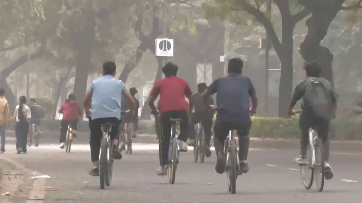 delhi aqi today air quality deteriorates aqi reaches very poor category