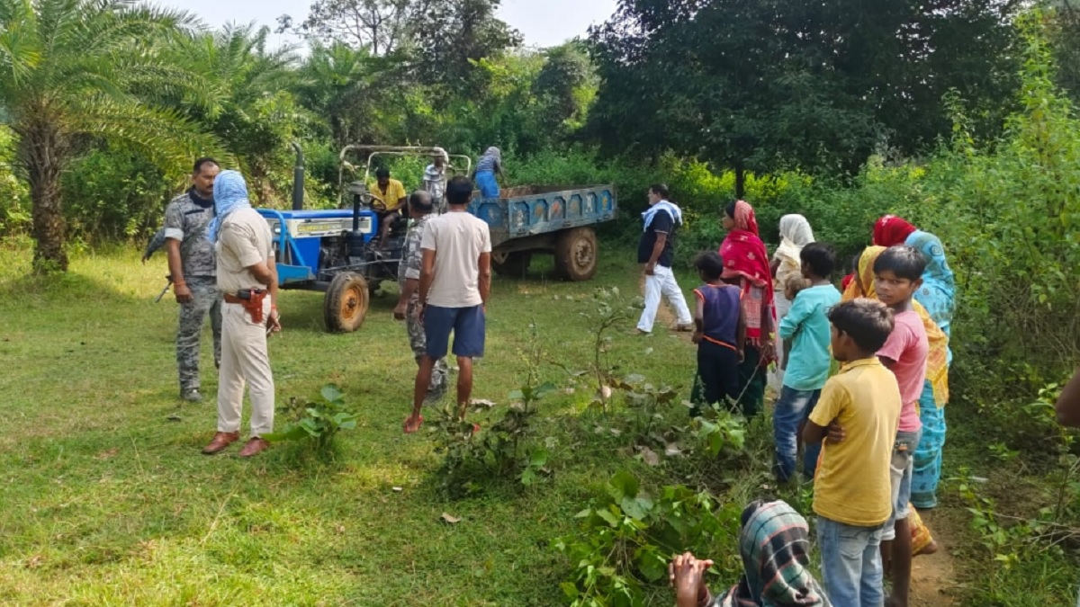 dumka crime missing girl found dead body hanging from tree