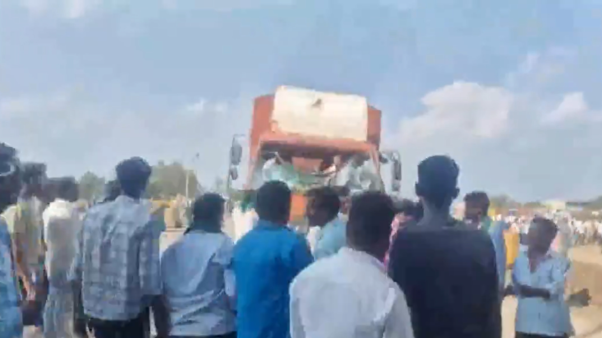 karnataka sugarcane farmers protest highway blocked after 9 days
