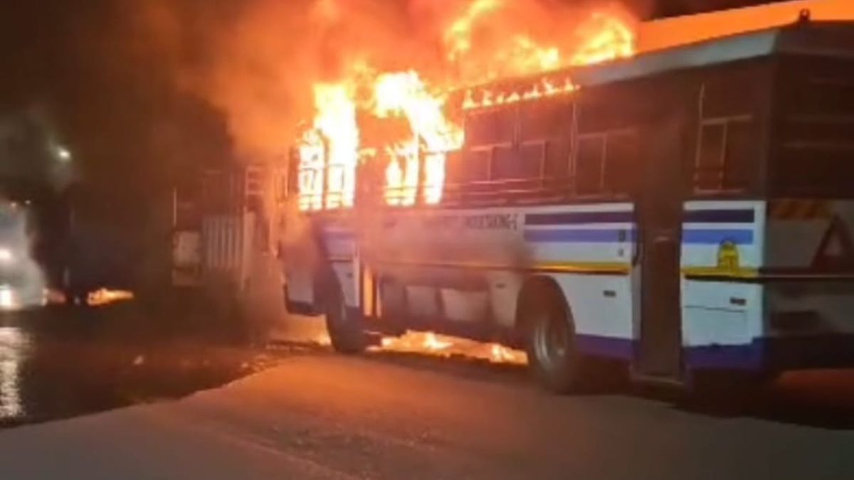 himachal news ctu bus fire in baijnath vehicle gutted