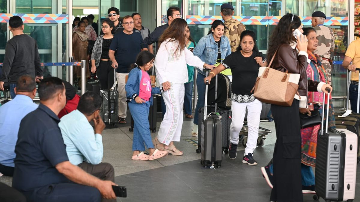 flight delays at delhi igi airport technical glitch causes chaos