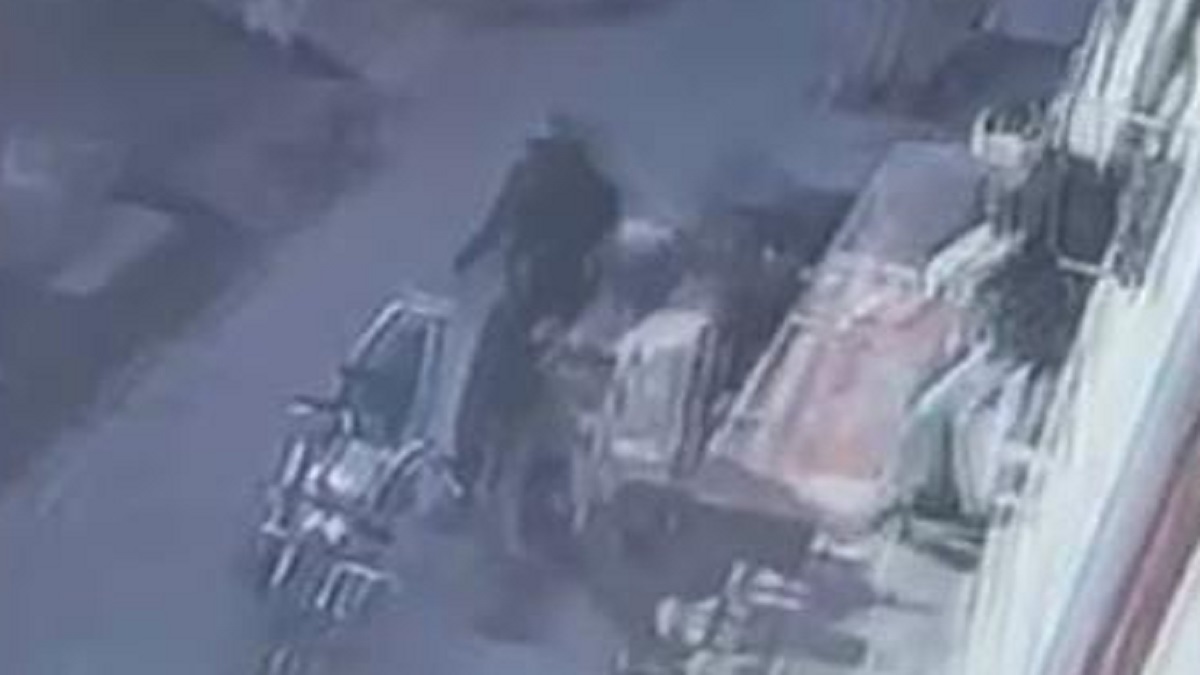 pratapgarh masked robbers caught on cctv trying to rob fertilizer traders house