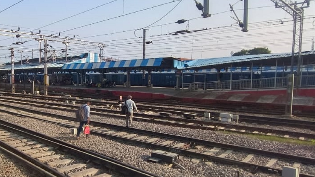 north central railway to start trespasser campaign after chunar accident rs 1000 fine for crossing tracks