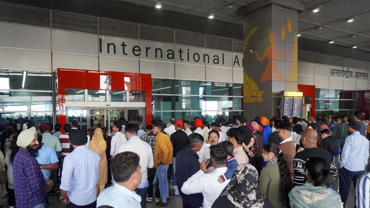 साइबर अटैक या कुछ और... IGI एयरपोर्ट पर क्यों हुई उड़ानों में घंटों की देरी?
