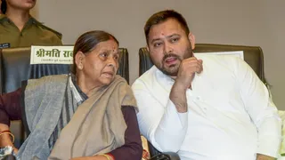 राबड़ी देवी और तेजस्वी यादव। PTI