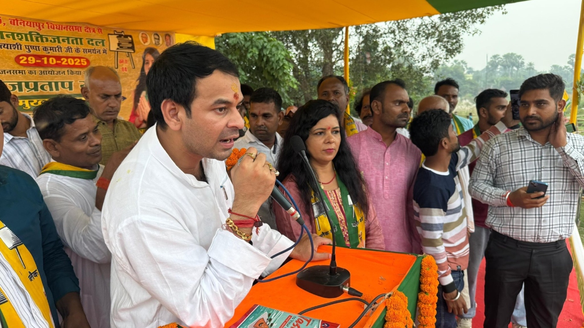 bihar politics tej pratap angered by green scarf accuses traitors