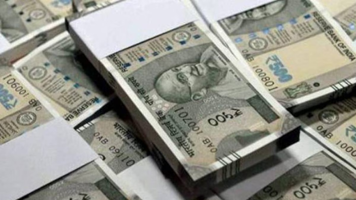 cash seized on vaishali express 999 lakh found with merchant