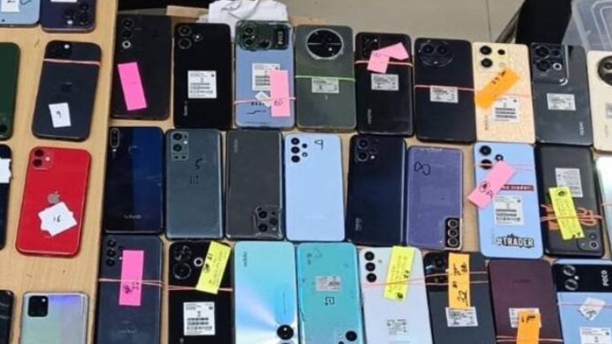 delhi delivery boy arrested for faking robbery of 20 lakh mobiles