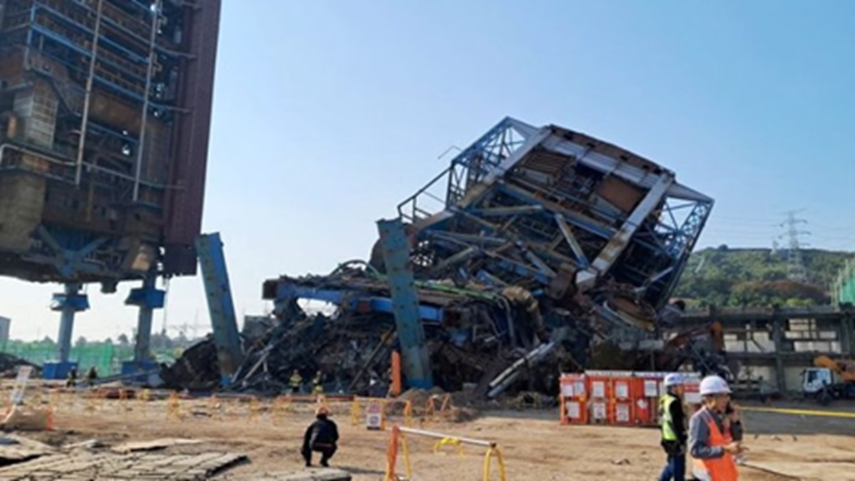 at least one person killed six others trapped after structure collapses at a defunct south korean power plant