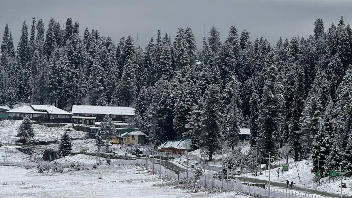 https://www.jagranimages.com/images/2025/11/07/article/image/kashmir_winter-1762505213094.jpg