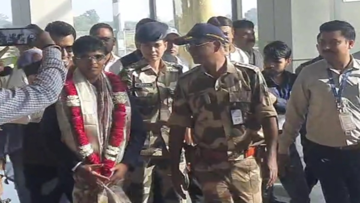 world cup winner kranti gaud arrives in khajuraho grand welcome