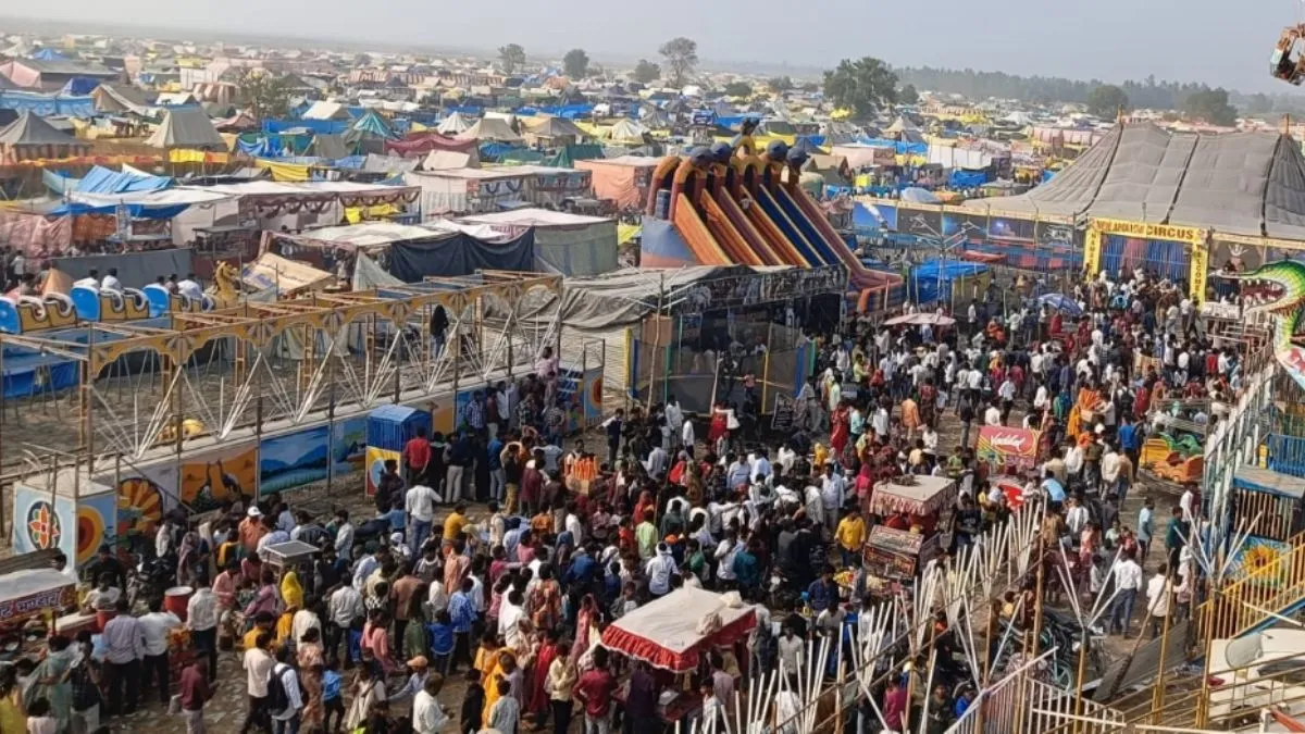 ककोड़ा मेला: कार्तिक पूर्णिमा के दूसरे दिन भी डटे रहे श्रद्धालु, हर-हर गंगे से गूंजा 'गंगा तट'
