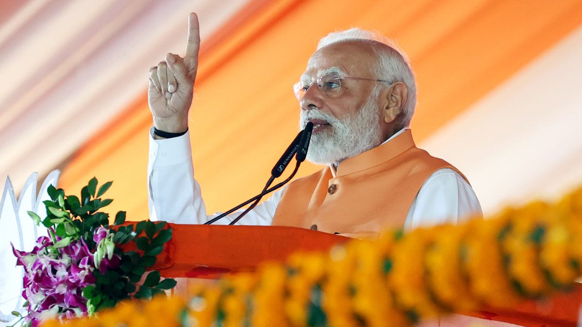 pm modi arrives in kashi on two day visit to inaugurate four trains including varanasi khajuraho vande bharat on saturday