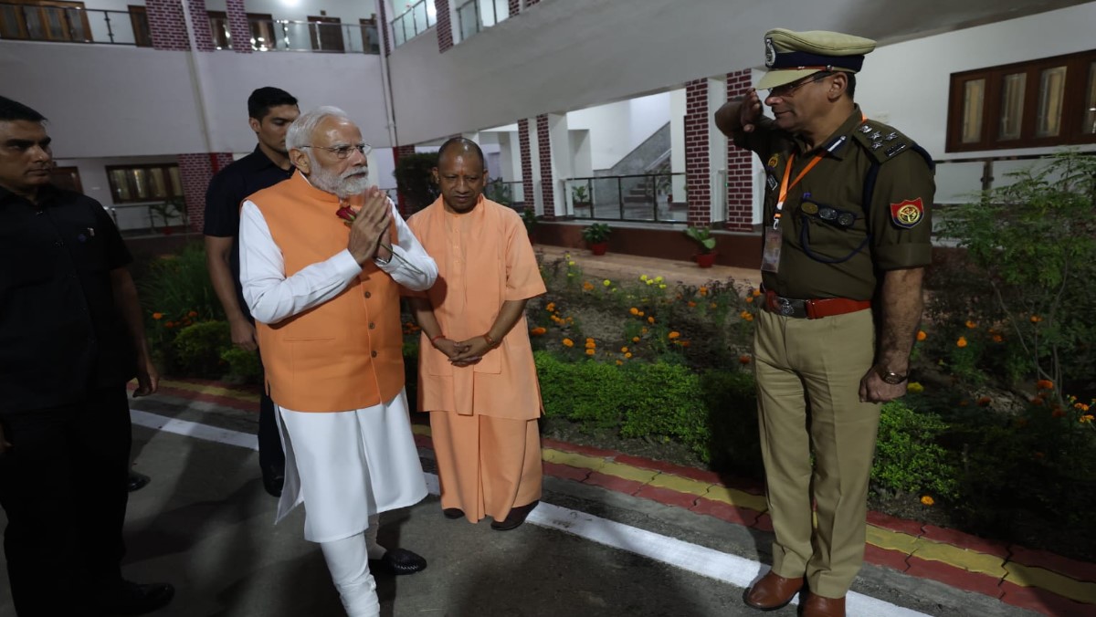 pm narendra modi varanasi visit flags 4 new vande bharat express trains on 8th november live updates lb