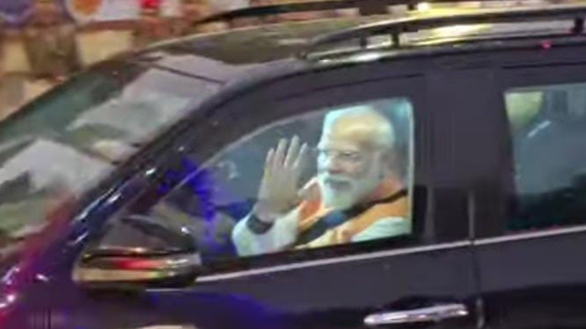 pm narendra modi varanasi visit flags 4 new vande bharat express trains on 8th november live updates lb