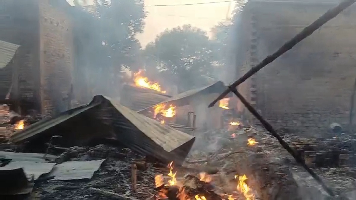 samastipur land dispute leads to fire ten houses burnt in bishanpur