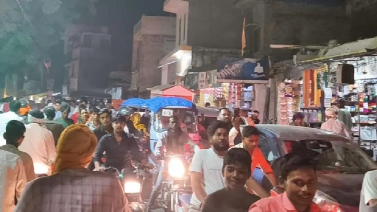 जाम के चलते नहीं हो सका बूम बंद, 15 मिनट तक मालगाड़ी समेत एक्सप्रेस ट्रेन खड़ी रही