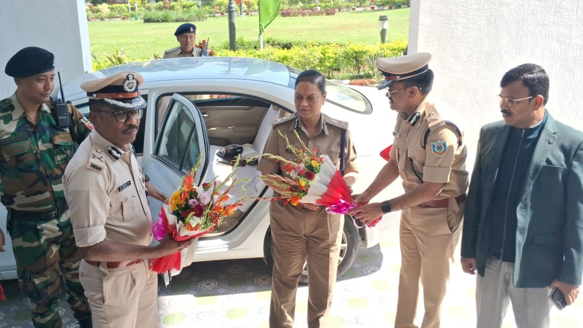 tadasha mishra odisha ips officer becomes jharkhand first woman dgp