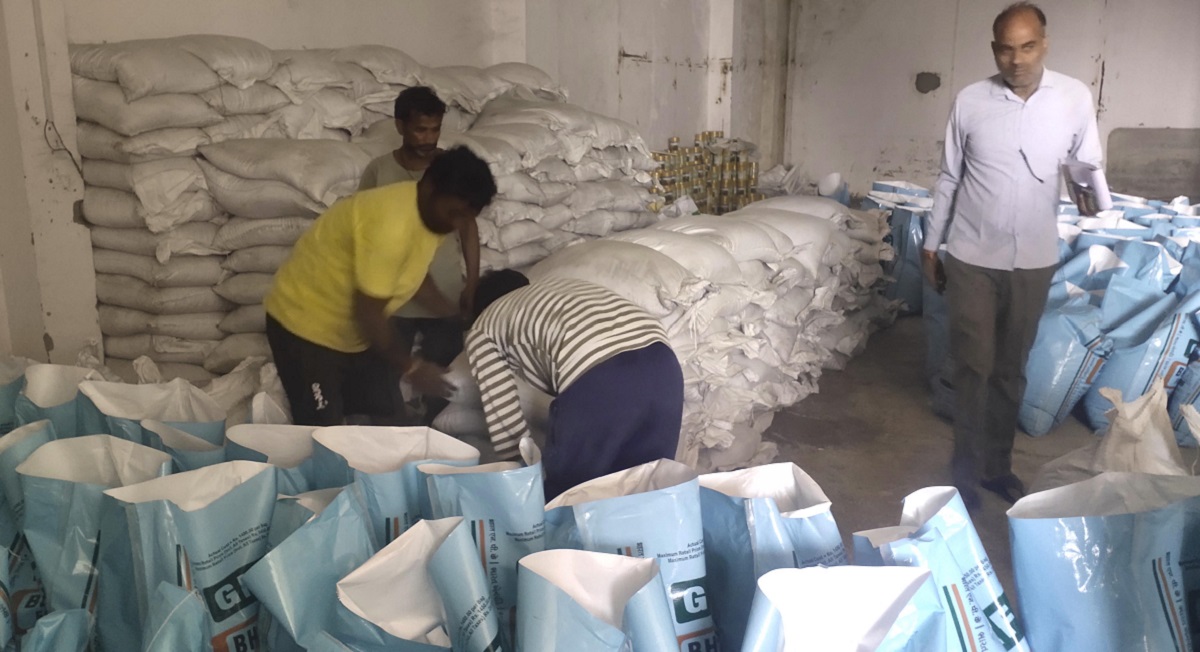 fake fertilizer bust 450 bags seized in raid uttar pradesh