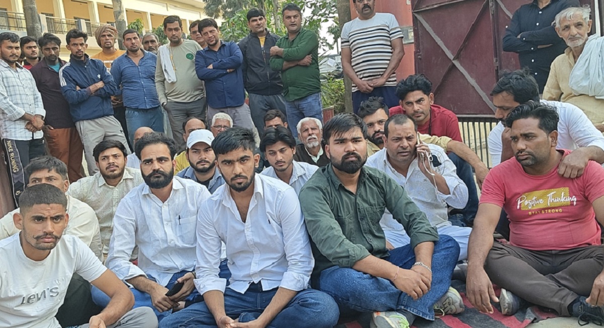 student selfimmolates at college over fees dispute muzaffarnagar news